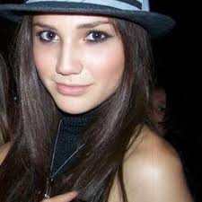 Amelia Than-Aye (@amelia_thanaye)