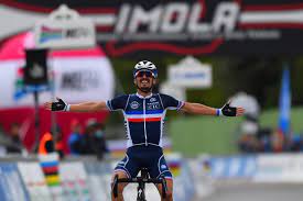 Alaphilippe is covered in gold at the imola world championship. Julian Alaphilippe World Champion 2020
