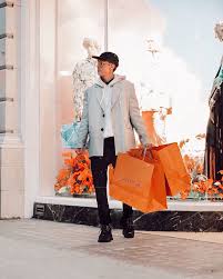 ⚜️ luxury hotel tests ⭐️ promotion lifestyle champagne tasting ✈️ travel www.luxuryinsidertravel. 19 Year Old Fakes Living A Luxurious Life For An Instagram Experiment Is Surprised With How Easy It Is Bored Panda