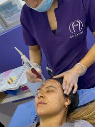 Si eres esteticista o te interesa el bienestar y estás buscando una  especialización con propósito, este contenido es para ti. Conversamos con  el fisioterapeuta Edgar Caicedo sobre: 🔹 Qué es el quiromasaje