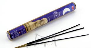 Tütsüye geldiğimizde kokusunu kargo poşetinden bile alabiliyorsunuz, o kadar güzel kokuyor. The Moon Tutsu