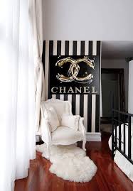 Non siamo quelli della camera da letto tradizionale. Coco Chanel Chanel Art Original Painting On Canvas By Lanasart Etsy Com Chanel Decor First Apartment Decorating Apartment Decor