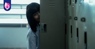 'แนนโน๊ะ' เด็กสาวผมม้าหน้าสวยรูปร่างดีที่จะปรากฎตัวในร่างของ 'เด็กใหม่' ตามสถานศึกษาต่างๆ เพื่อยั่วเย้า ล่อหลอก และกระตุ้นให้กิเลสอันดำม Vimmzyijm0 Okm