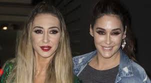 Manuel Díaz 'El Cordobés' y Vicky Martín Berrocal reciben juntos a su hija  Alba tras un año fuera