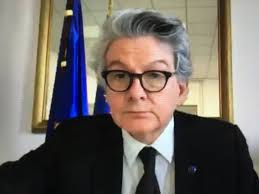 De sutter önceden avrupa parlamentosu üyesi. Petra De Sutter