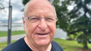 Schandfleck in Straßwalchen sorgt für Wirbel: Bröckelnde Fassade, kaputtes  Dach