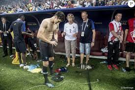 Select from premium benjamin pavard of the highest quality. Benjamin Pavard Avec Ses Parents Frederic Et Nathalie L Equipe De France Celebre Son Deuxieme Titre De Champion Du Monde Sur La Pelouse Du Stade Loujniki Apre Purepeople