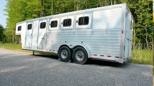 So, before purchasing a horse trailer or hiring a horse trailer you must consider about on this fact as how much does a horse trailer weigh? How Much Does A Gooseneck Horse Trailer Weigh 2 To 5 Horse