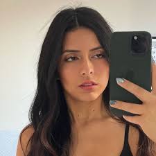 Ashley Leos's Instagram, Twitter & Facebook