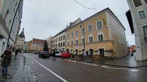 Adolf hitler was born in this house in braunau am inn, austria, on 20 april 1889. Adolf Hitlers Geburtshaus Hdgo