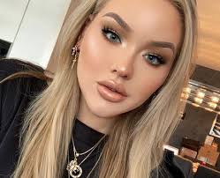 This week i invited dutch makeup legend @nikkietutorials to my mum's house in fryslân for a hi lovelies! Nikkietutorials 19 Facts About Youtuber Nikkie De Jager You Need To Know Popbuzz