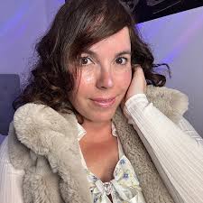 Evita Camila - YouTube