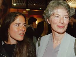 Le 19 octobre 1993 (dr/ifm) par marcel laugel, ambassadeur de france au durant le confinement l'institut françois mitterrand continue ses activités en télétravail et quelques jours par semaine en présentiel. Francois Mitterrand Former French President S Other Woman Finally Reveals All About Their 32 Year Affair In A New Biography The Independent The Independent