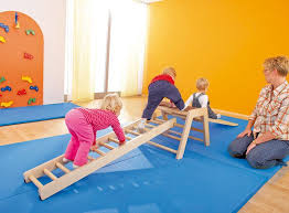 Espace De Motricite 1 3 Ans Salle Motricite Exemples D Amenagement Haba Petite Enfance Habermaass Gmbh Petite Enfance Motricite Gym Pour Les Enfants