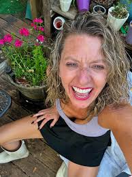 You're sweet!💕 It's about to be hot hot!! Less is more, right?💋