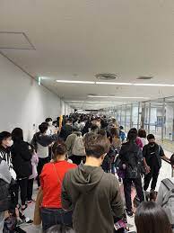 一線搜查｜東京機場入境人龍塞爆旅客苦等5小時錯過尾班車3招應對「打蛇餅」 - 有線寬頻i-CABLE