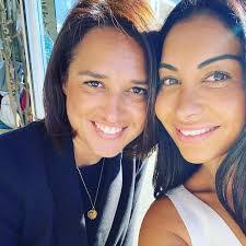 Carrie Nicol's Instagram, Twitter & Facebook