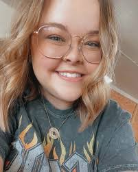 Kylie Garrett's Instagram, Twitter & Facebook