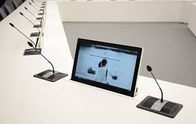 Wie der bug eines schiffes zeigt das von zaha hadid architects entworfene neue verwaltungsgebäude der hafenbehörde in antwerpen rich. Dynamicx2 Monitore In Der Zentrale Der Innovativen Hafenbehorde Antwerpen Installiert