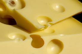 Emmentaler, ein typisch schweizerischer käse, aber stimmt das wirklich noch? Kase Kaufen Kase Somann Emmentaler Kase Online Kaufen