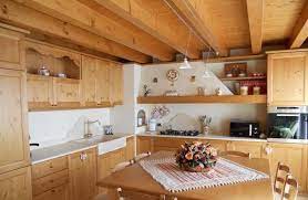 Come Arredare Una Casa In Montagna Arredamento Design Rustico Da Cucina Cucina In Legno