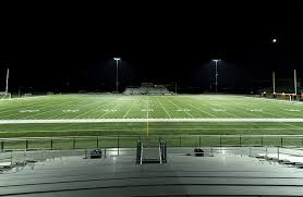 Перевод контекст a football field c английский на русский от reverso context: New Trier High School Football Field Musco Sports Lighting