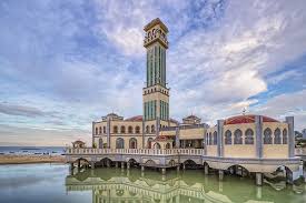 Romantische hotels in tanjung bungah. Masjid Terapung Or Floating Mosque Of Tanjung Bungah Is Big Malay Mosque Built At Bay In Tanjung Bungah Georgetow Mosque Ferry Building San Francisco Building