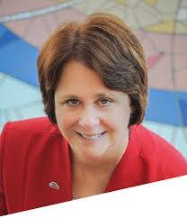 Renee Clouse's Instagram, Twitter & Facebook