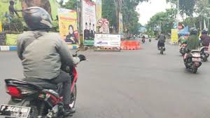 Последние твиты от probolinggo hari ini (@bromo_perkasa). Sejumlah Ruas Jalan Di Kota Probolinggo Kembali Dibuka Polisi Ajak Masyarakat Tetap Patuhi Prokes Surya