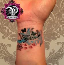 Kleine tattoos ideen ideen für tattoos henna tattoo vorlagen polynesische tätowierungen zierliche tattoos tattoo vorschläge tattoo schriftzüge ideen tattoos handgelenk inspirierende tattoos. Handgelenk Tattoo Pink Tattoo Piercing Studio