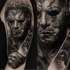Halloween was the first horror movie i ever watched in it's entirety, and that's how i got into horror. Photo By Sara Bortoluzzi On Instagram Horrortattoo Realistictattoos Realistictattoo Tattoorealistic Movie Tattoos Horror Movie Tattoos Scary Tattoos