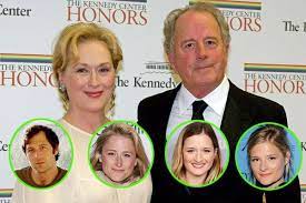 Meryl Streep Is A Mother Of Four Children Henry Wolfe Mamie Gummer Louisa Gummer And Grace Gummer That Meryl Streep Children Meryl Streep Celebrity Babies