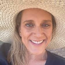 Lynette Beasley's Instagram, Twitter & Facebook