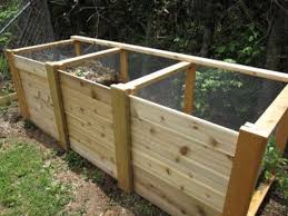Uber 30 Kreative Diy Ideen Mit Kompostbehaltern Fur Einen Goldenen Garten In 2020 Kompostierung Kompost Garten