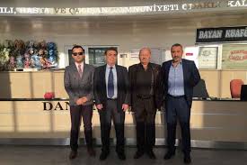 Trabzonlu ülkücü mafya şefi çakıcı, ilk olarak 17 yaşındayken bir i̇ett görevlisini yaralama olayına karıştı. Alaattin Cakici Yi Bahceli Den Sonra Eski Mit Yoneticisi Ziyaret Etti Evrensel