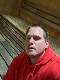 Honestly, I am just curious. Does anyone know if David is single or dating  someone? I've read that he was married since 2002 but it turned out it was  fake.