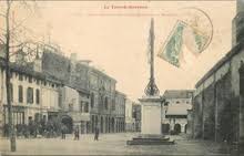 De la câțiva nori (gri deschis). Saint Nicolas De La Grave Place Du Marche Carte Postale Ancienne Et Vue D Hier Et Aujourd Hui