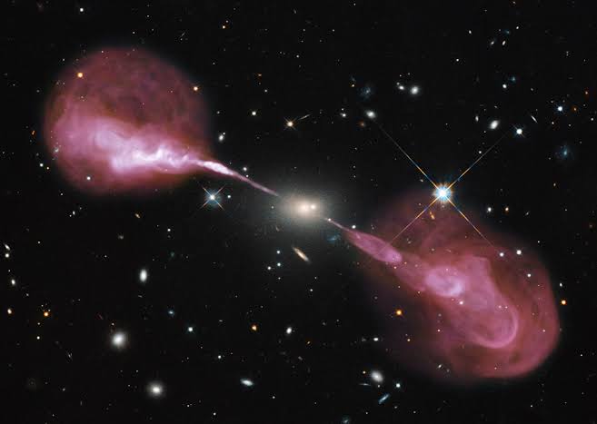 Chorros de plasma de la radiogalaxia Hércules A |