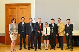 Impfungen laufen in impfzentren und mit mobilen teams auf hochtouren. Landwirtschaftsminister Andra Rupprechter 4 V L Und Ulrich Herzog Vom Gesundheitsministerium 2 V R Mit Experten Der Chinesischen Behorde Fur Lebensmittelsicherheit Aqsiq Bauernzeitung