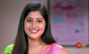 Julie Hendry's Instagram, Twitter & Facebook