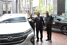 The visit was accompanied by pn nuramalina (director of franchise development and direct selling division) and the other 3 officers. Motoring Malaysia Happenings Ministry Of Domestic Trade And Consumer Affairs Kpdnhep Buys 55 Units Of The Perodua Aruz Av