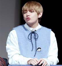 Selfies and more, tae tae has been stealing hearts and how! Thread By Lmaze Bts Taehyung Missers Here S Taetae Being Cute A Satisfying Thread Oh Yes Tae