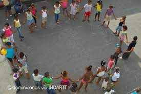 Pequeños puzzles, sencillos problemas de lógica, de matemáticas. Juegan En Favor De La Paz Con Matarile En Capotillo Imagenes Dominicanas