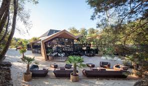 Un soleil chaleureux, un paysage à admirer, votre jardin ou votre terrasse peut vous offrir un véritable moment de détente. Beach Club In Luxembourg Adds Origami Inspired Restaurant Azure Magazine Azure Magazine