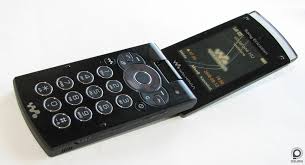 Sony Ericsson W980 - music that divides ...