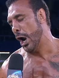 Mi compa el barbero cuando ve al jefe: