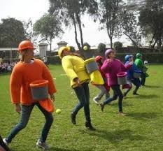 Hay muchas actividades divertidas en las que las personas mayores pueden participar para mantener sus mentes agudas, cuerpos fuertes y espíritus elevados. Resultado De Imagen Para Juegos Al Aire Libre Para Ninos Juegos Para Ninos Al Aire Libre Juegos Para Fiestas De Adultos Juegos De Kermes