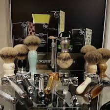 It features a beautiful red acrylic handles so pleasing to the eye. Top 10 Best Shaving Brushes Badger Boar Horse Synthetic Hair