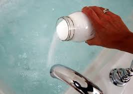 Sirt Sivilcelerinden Kurtulmak Icin 3 Dogal Cozum 2020 Dogal Akne Tedavisi Dogal Dogal Goz Makyaji