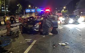 Kadar kemalangan jalan raya di malaysia yang masih tinggi disifatkan sebagai punca daripada sikap pengguna jalan raya itu sendiri. Bernama Tiga Termasuk Dua Beradik Maut Dalam Kemalangan Di Jalan Kuching